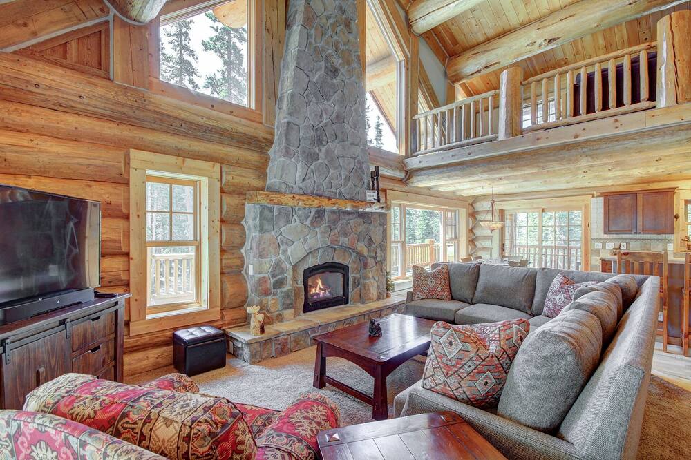 Photo of Livingroom in Quandary Village