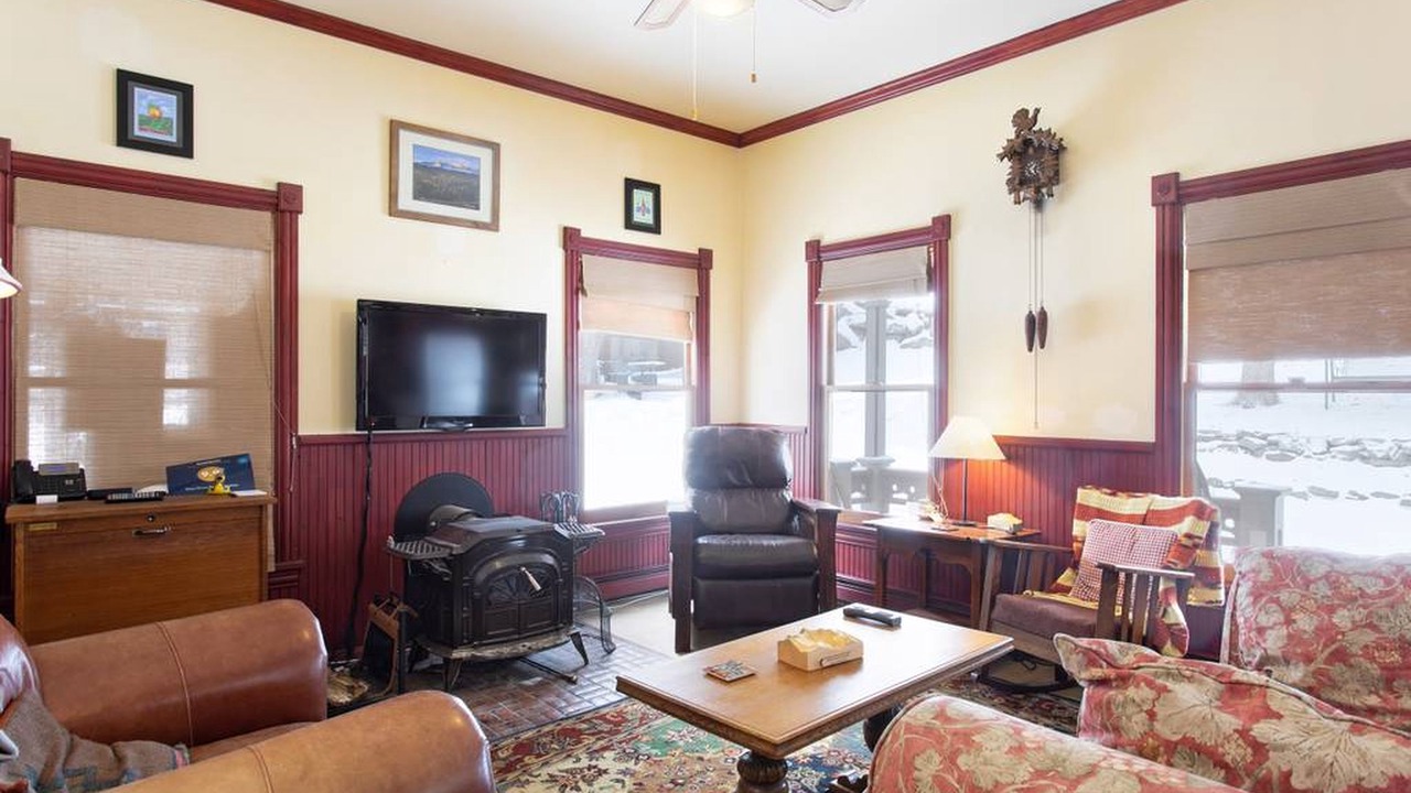 Photo of Livingroom in Historic District