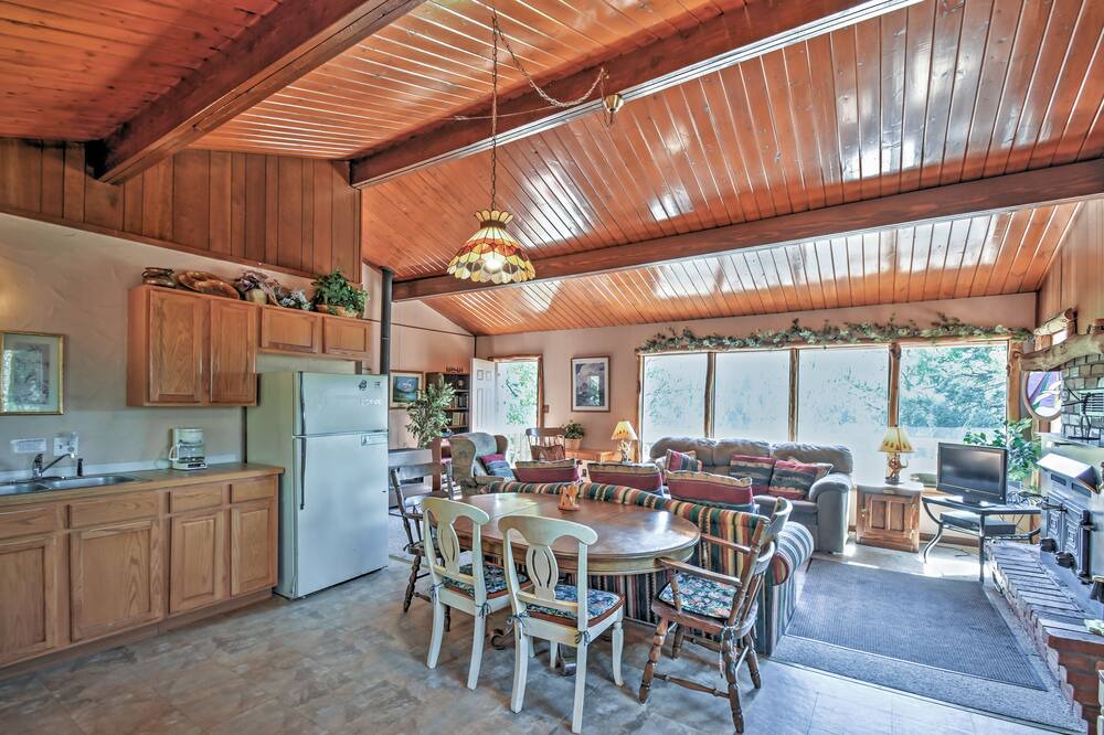 Photo of Livingroom in Rainbow Valley