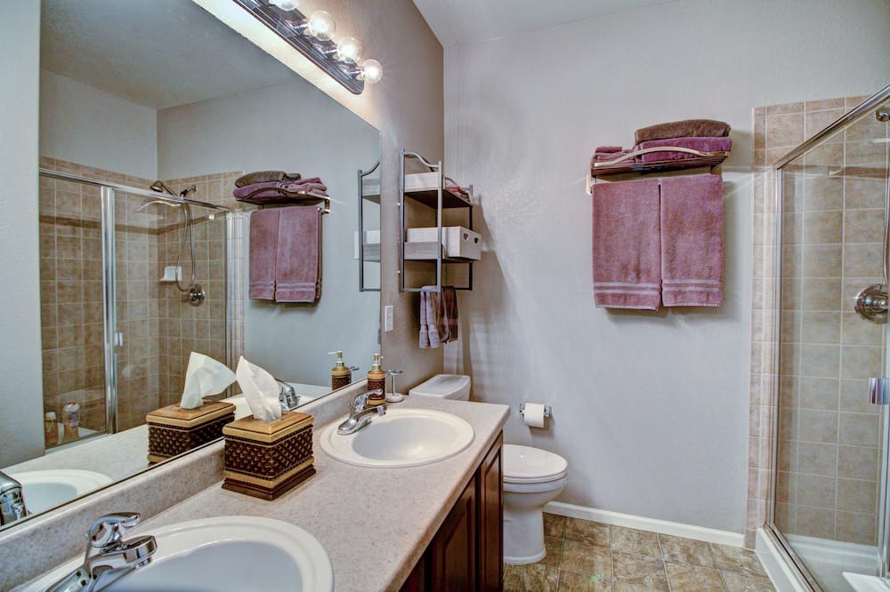 Photo of Bathroom in Arvada Plaza Area