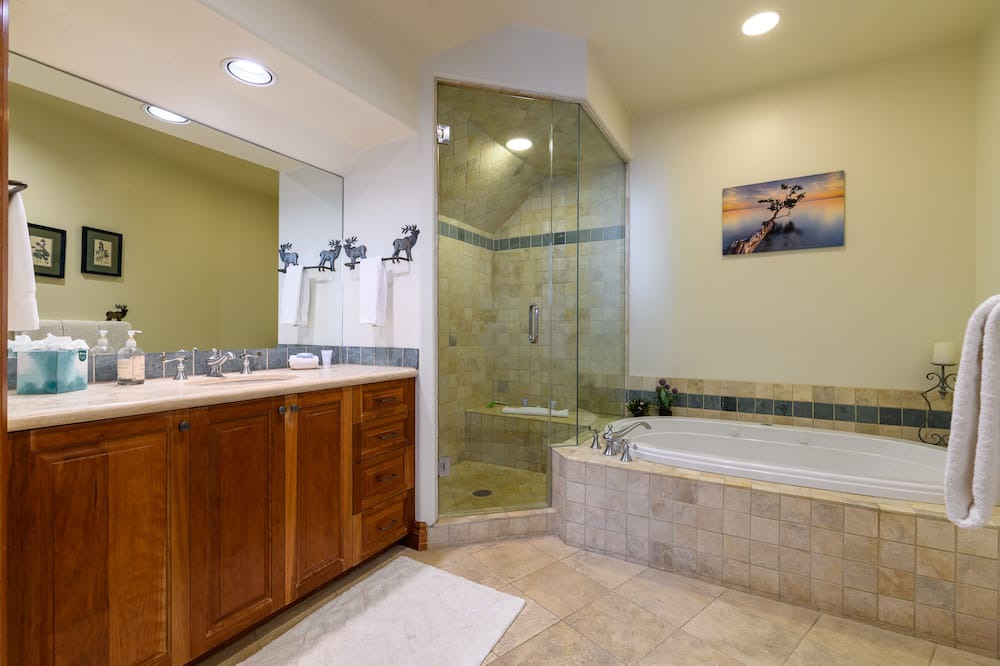 Photo of Bathroom in Mountain Village
