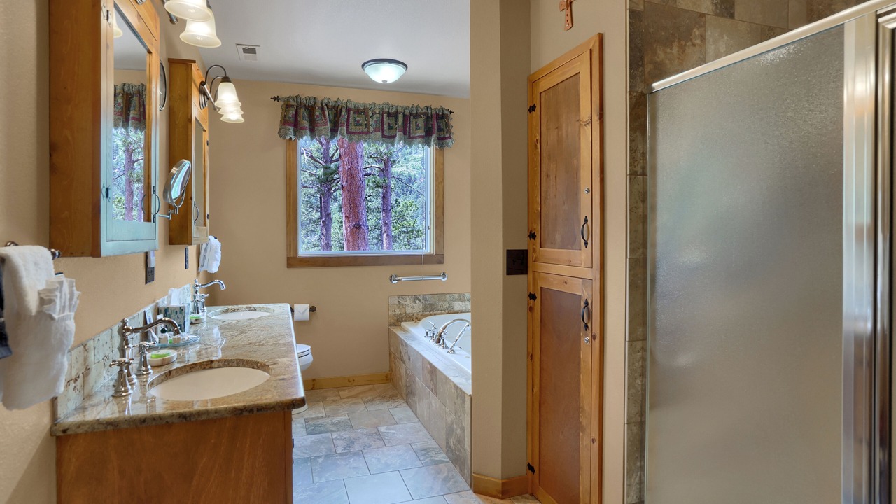 Photo of Bathroom in Cascade