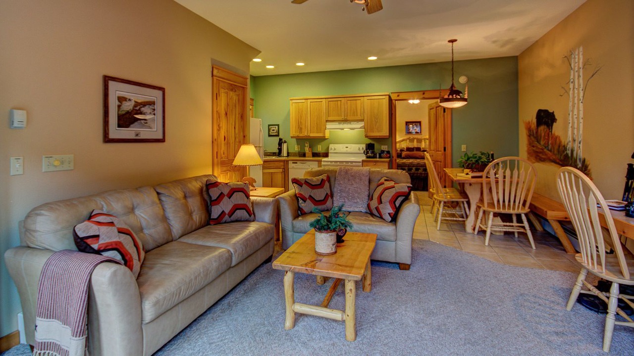 Photo of Livingroom in Fall River Estates