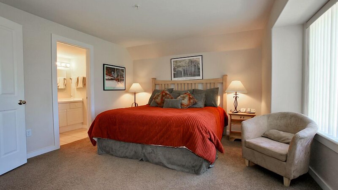 Photo of Bedroom in Summit Cove