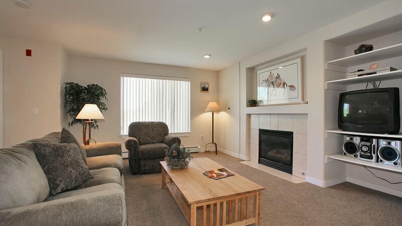 Photo of Livingroom in Summit Cove
