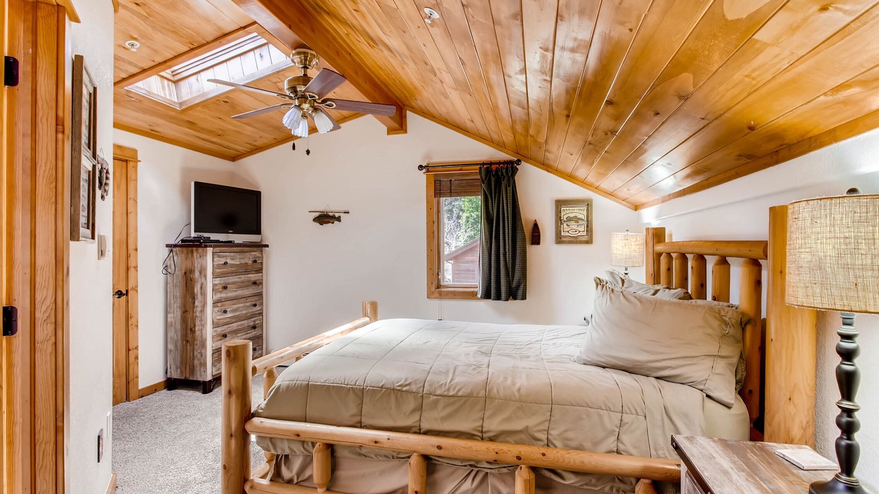 Photo of Bedroom in Fall River Estates