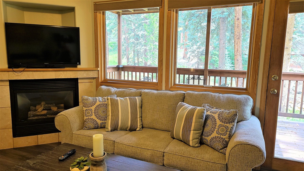 Photo of Livingroom in Fall River Estates