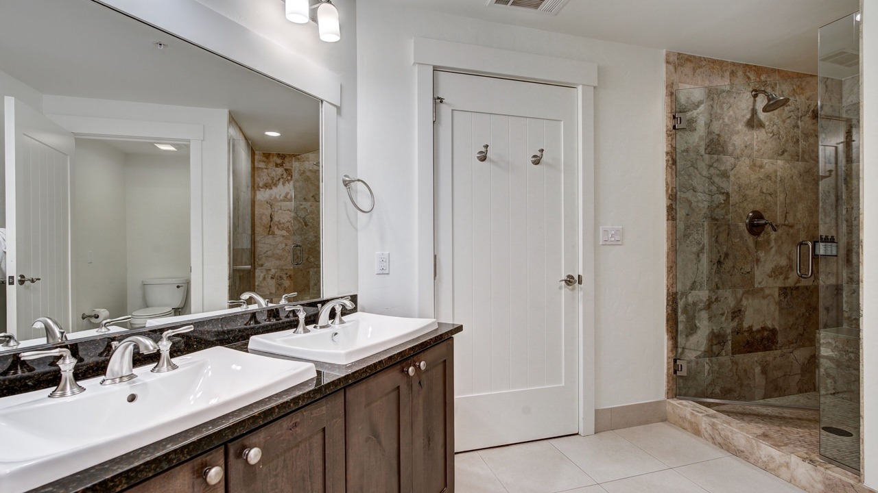 Photo of Bathroom in Peak 8