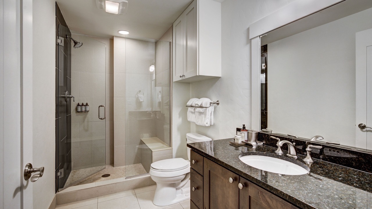 Photo of Bathroom in Peak 8