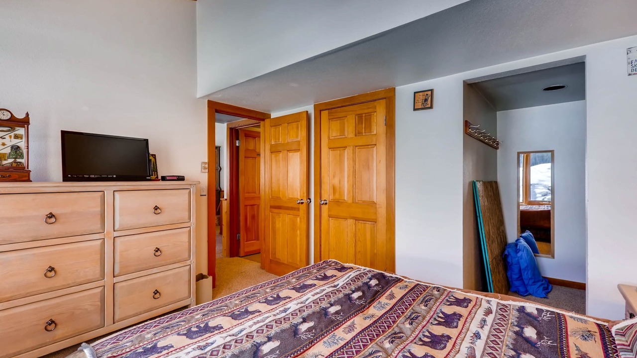 Photo of Bedroom in Lakeside Village