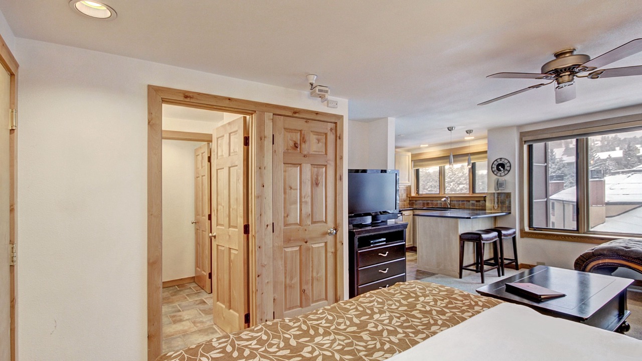 Photo of Livingroom in Peak 9