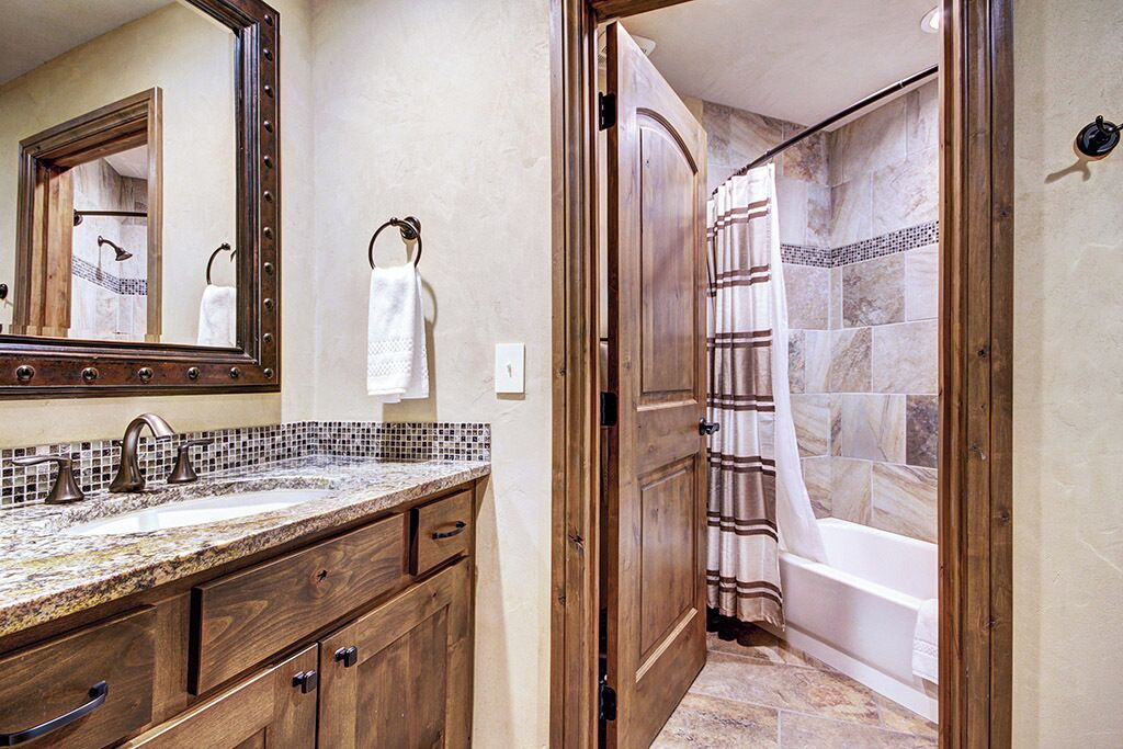 Photo of Bathroom in Peak 9