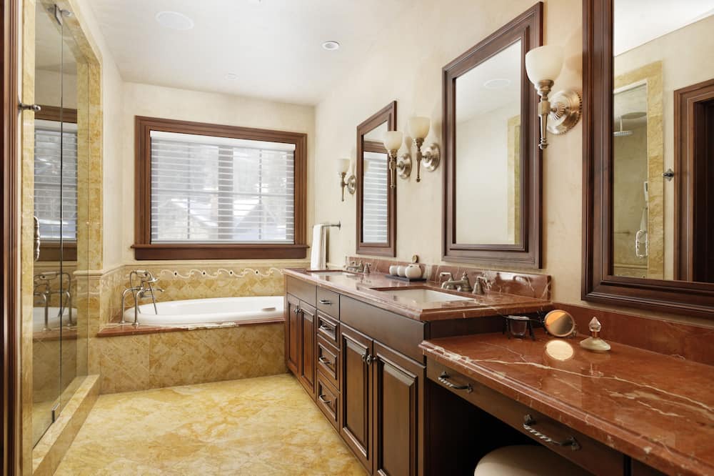 Photo of Bathroom in Village Walk