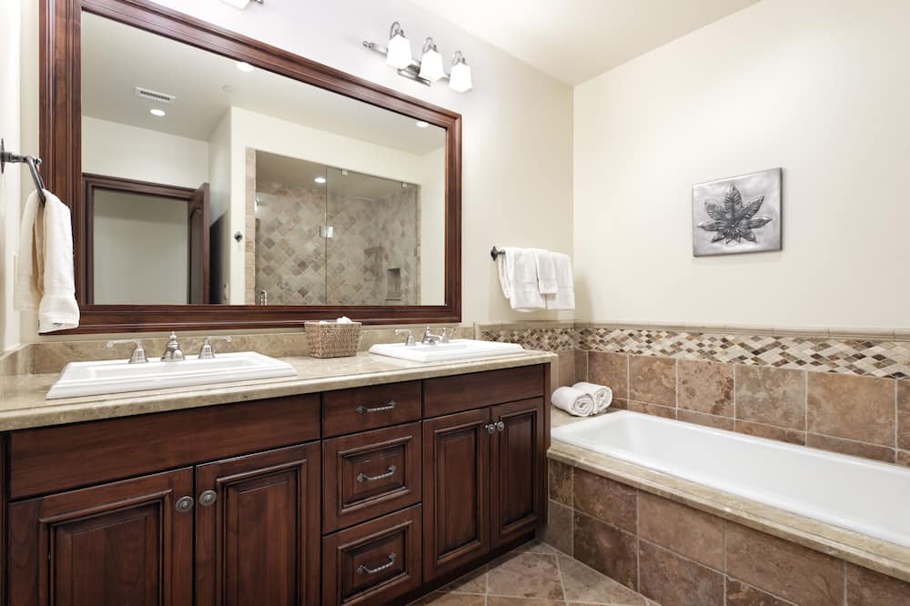 Photo of Bathroom in Village Walk