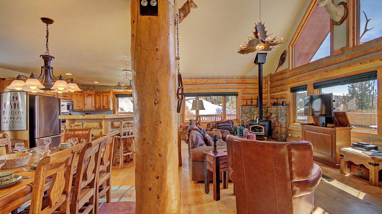 Photo of Livingroom in Huron Heights