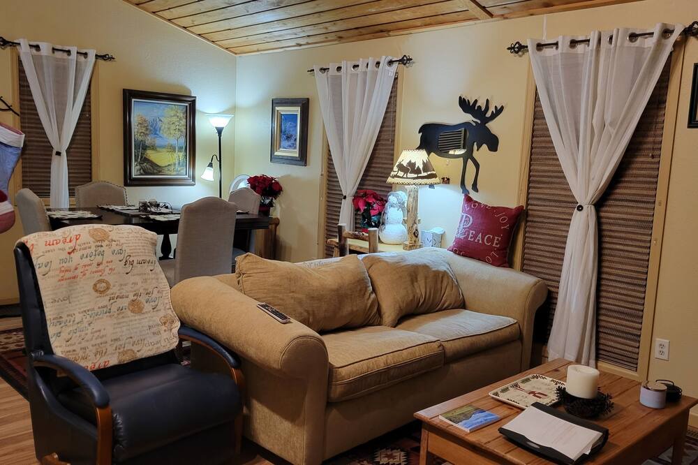 Photo of Livingroom in Warm Springs