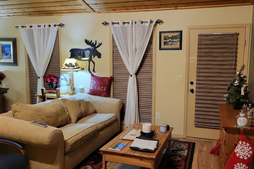 Photo of Livingroom in Warm Springs