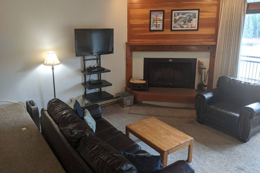 Photo of Livingroom in Lakeside Village