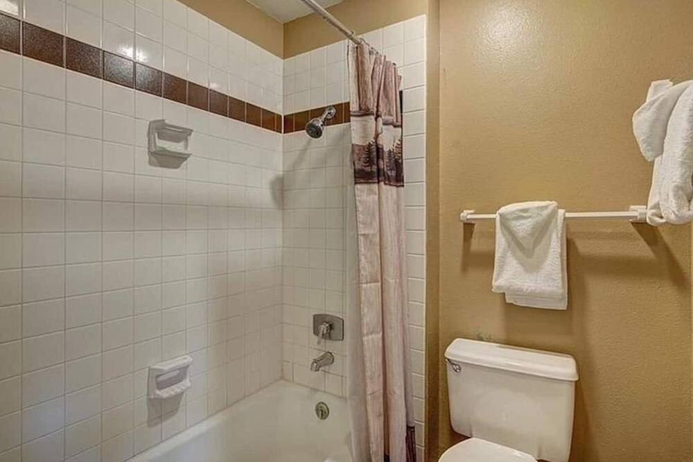 Photo of Bathroom in Lakeside Village