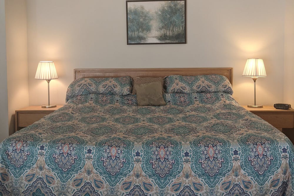 Photo of Bedroom in Lakeside Village