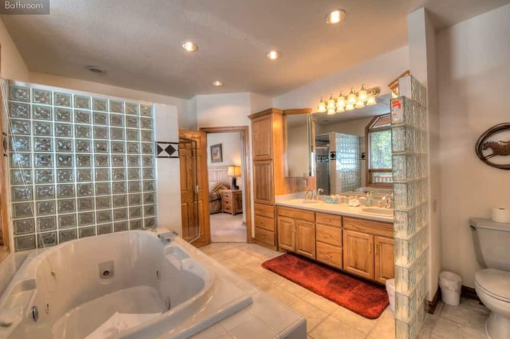 Photo of Bathroom in Forest Hills