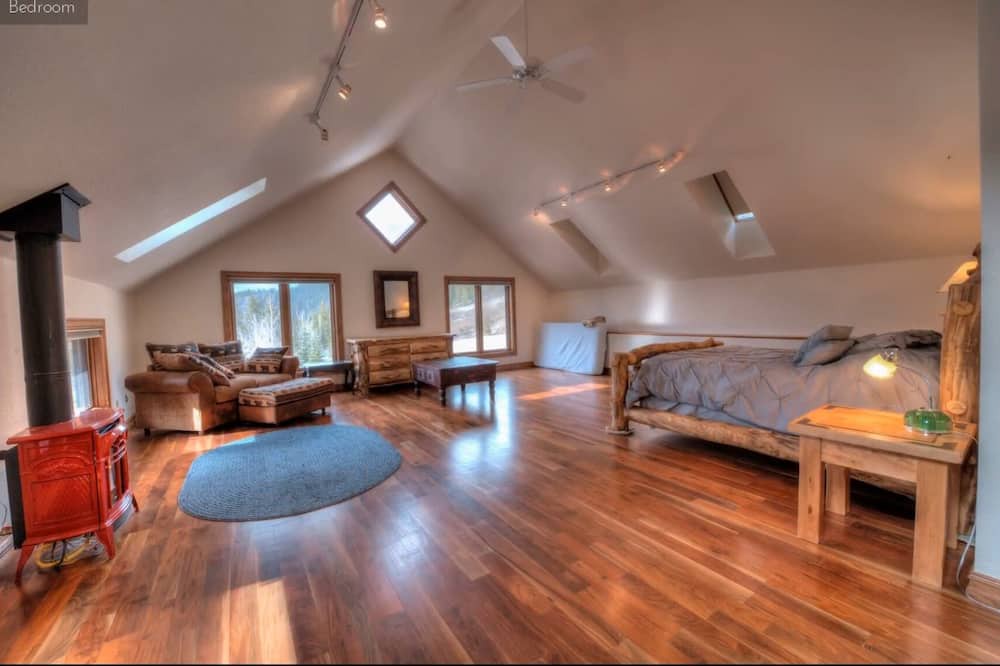 Photo of Bedroom in Forest Hills
