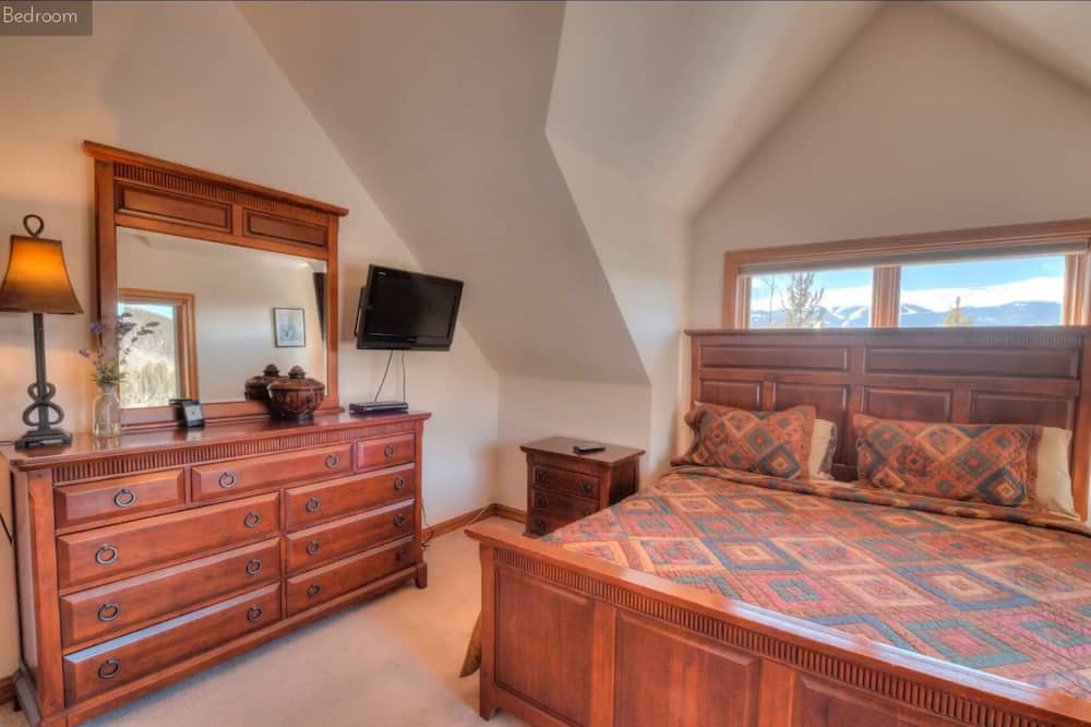 Photo of Bedroom in Forest Hills