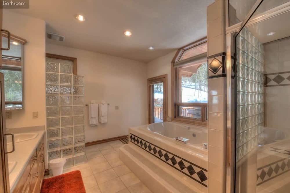 Photo of Bathroom in Forest Hills