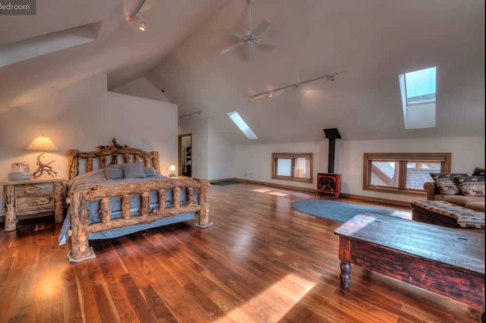 Photo of Bedroom in Forest Hills