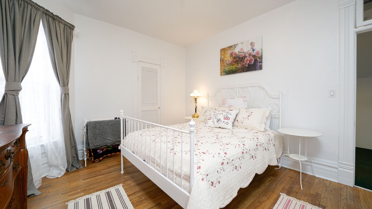 Photo of Bedroom in Uptown