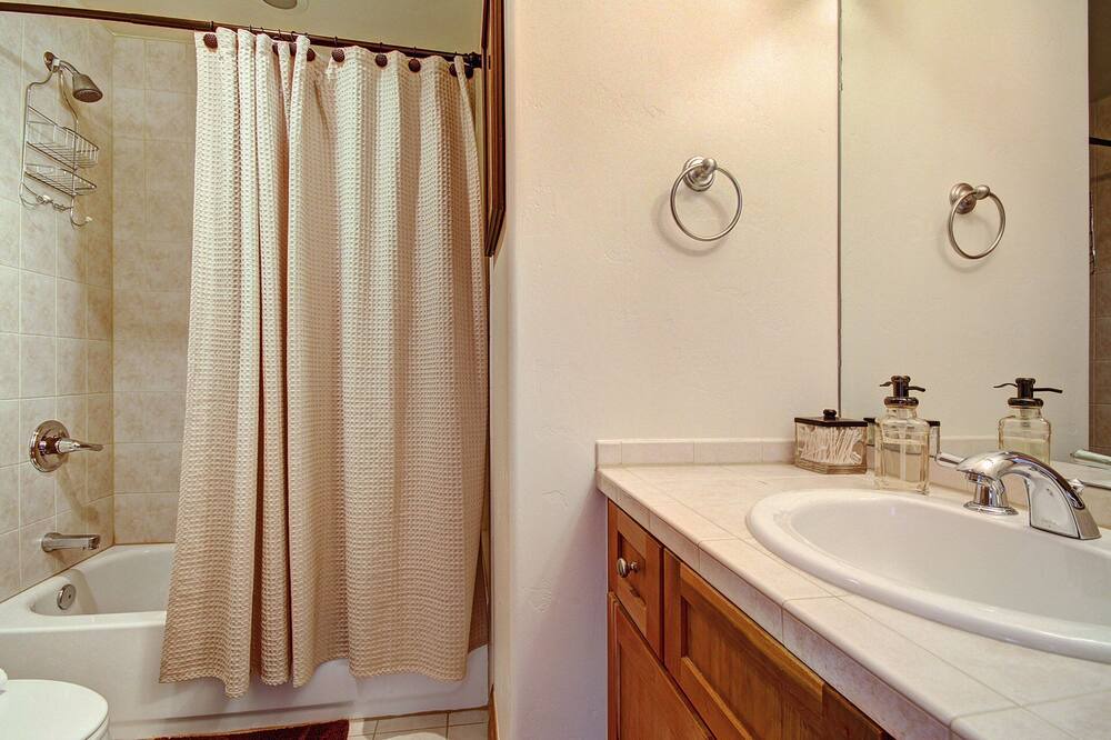 Photo of Bathroom in The Highlands