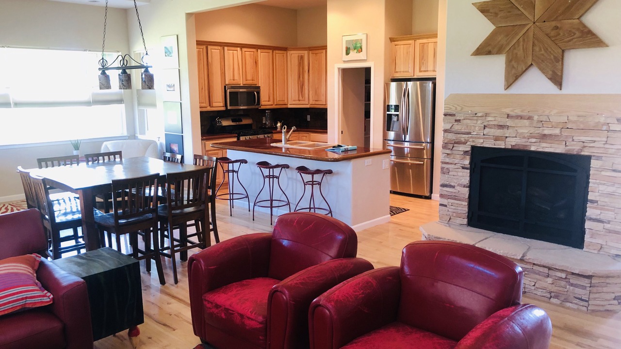 Photo of Livingroom in Lake Hatcher Park