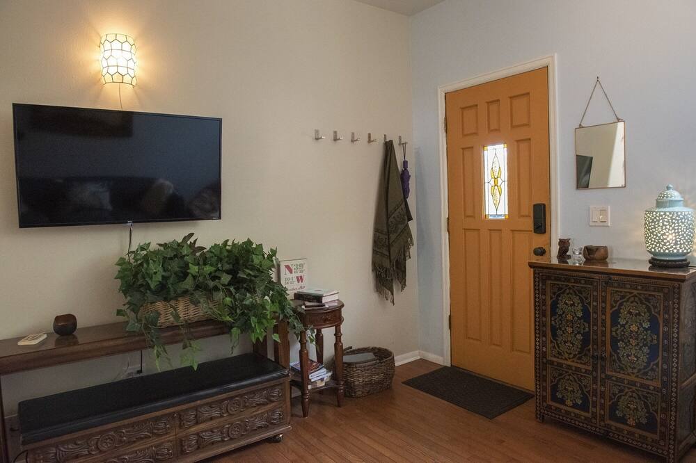 Photo of Livingroom in Capitol Hill