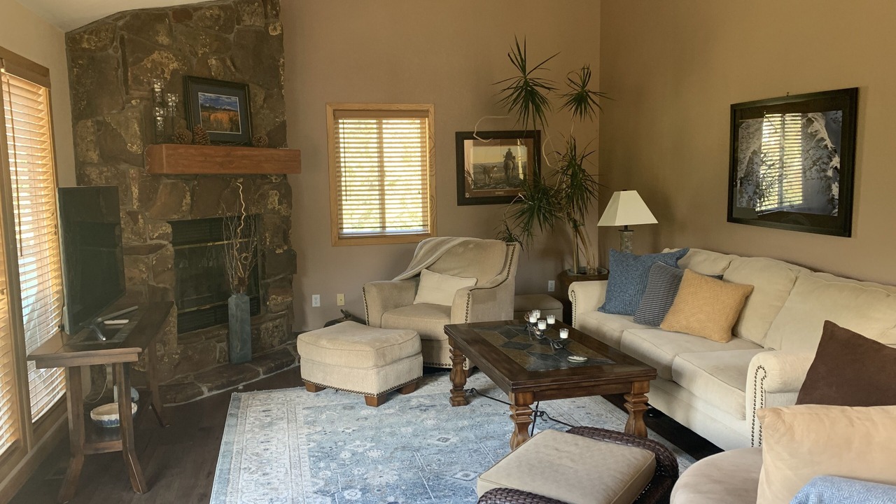 Photo of Livingroom in Shadow Mountain