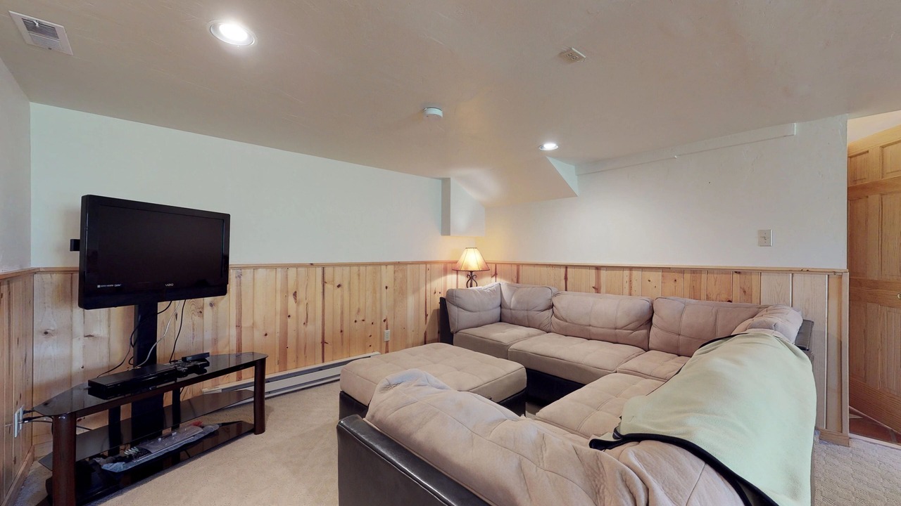 Photo of Livingroom in Hamilton Creek