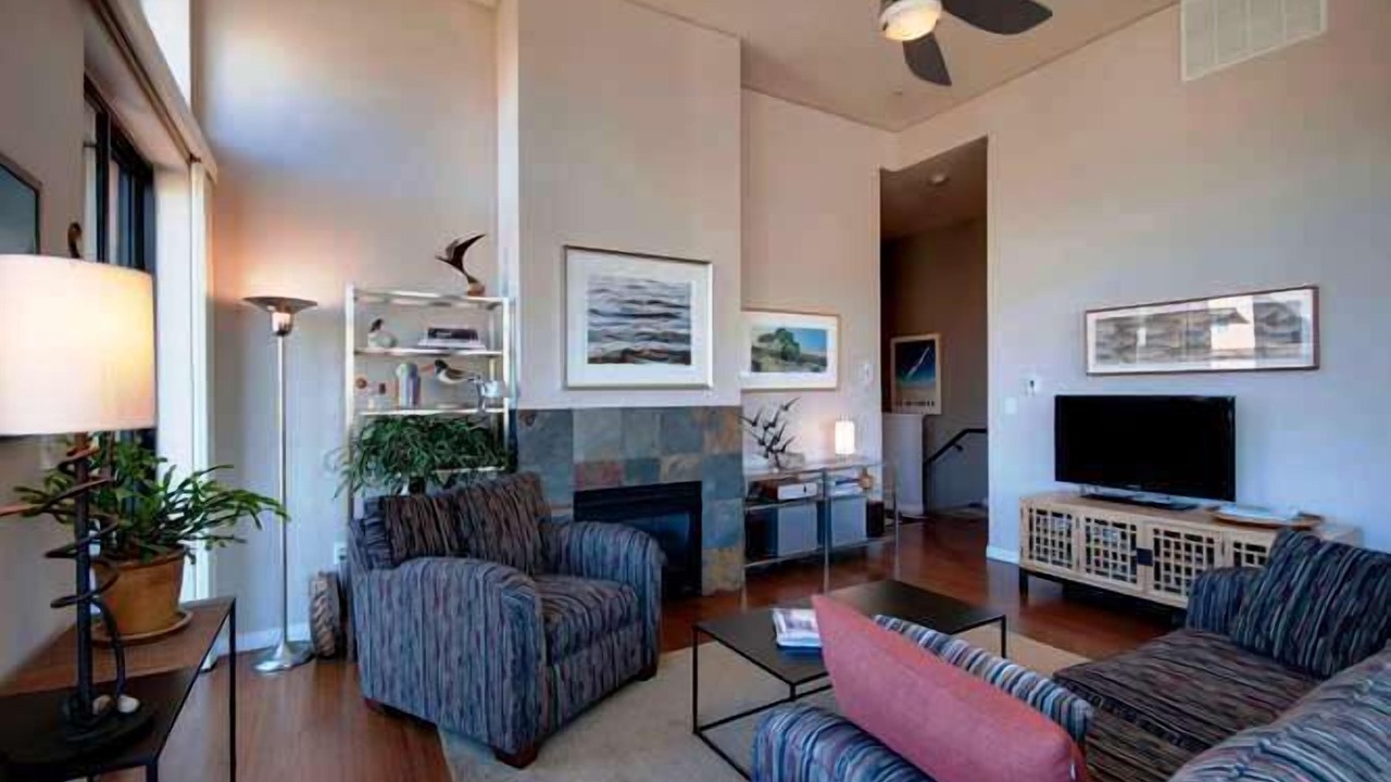 Photo of Livingroom in North Broadway - Holiday