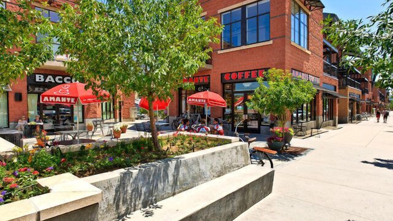 Photo of Outdoor in North Broadway - Holiday