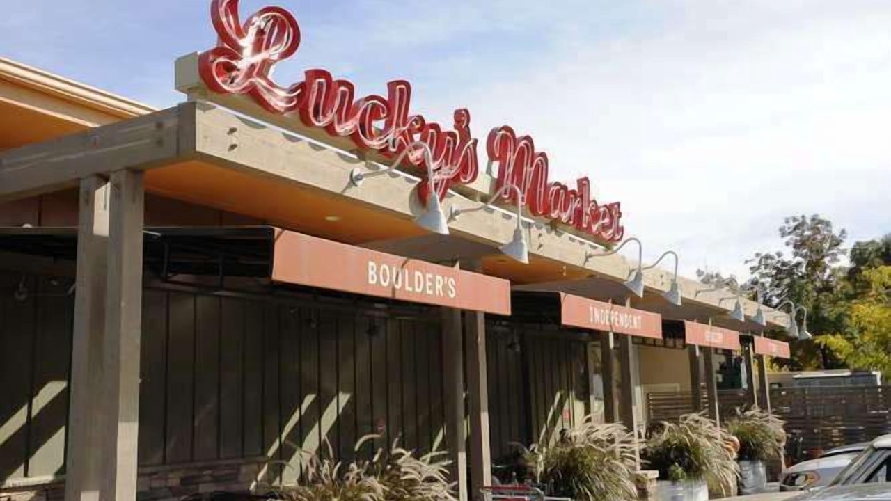 Photo of Outdoor in North Broadway - Holiday
