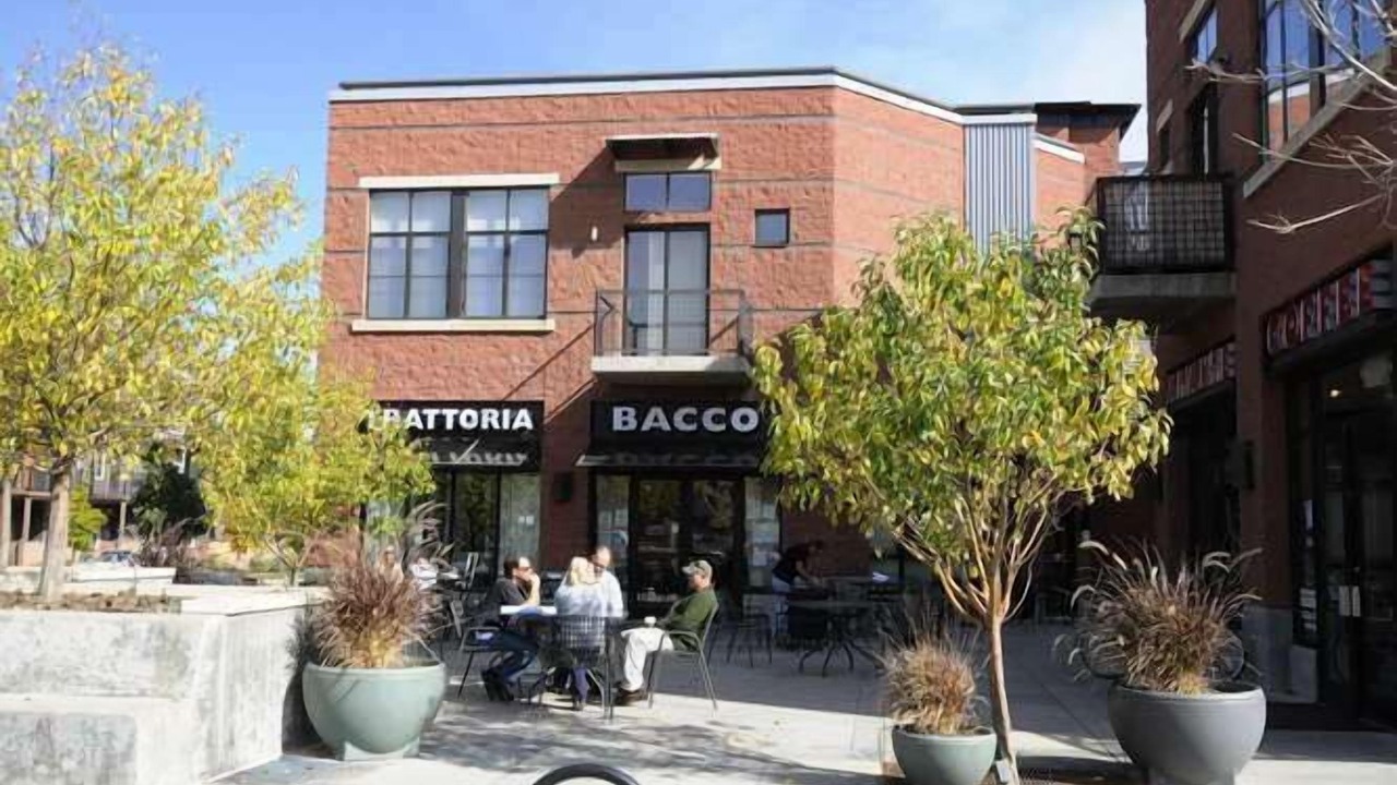 Photo of Outdoor in North Broadway - Holiday