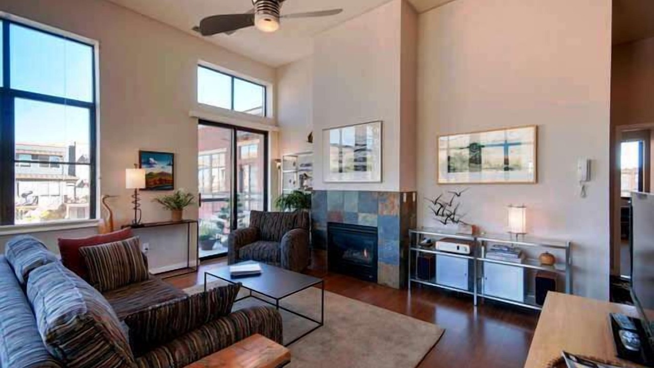 Photo of Livingroom in North Broadway - Holiday