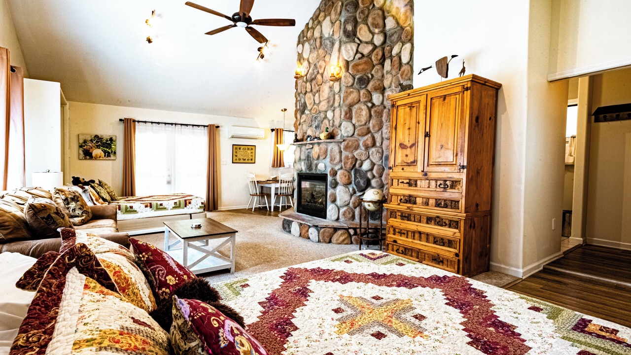 Photo of Livingroom in Evergreen