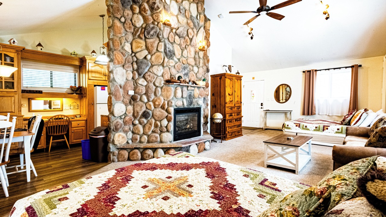 Photo of Livingroom in Evergreen