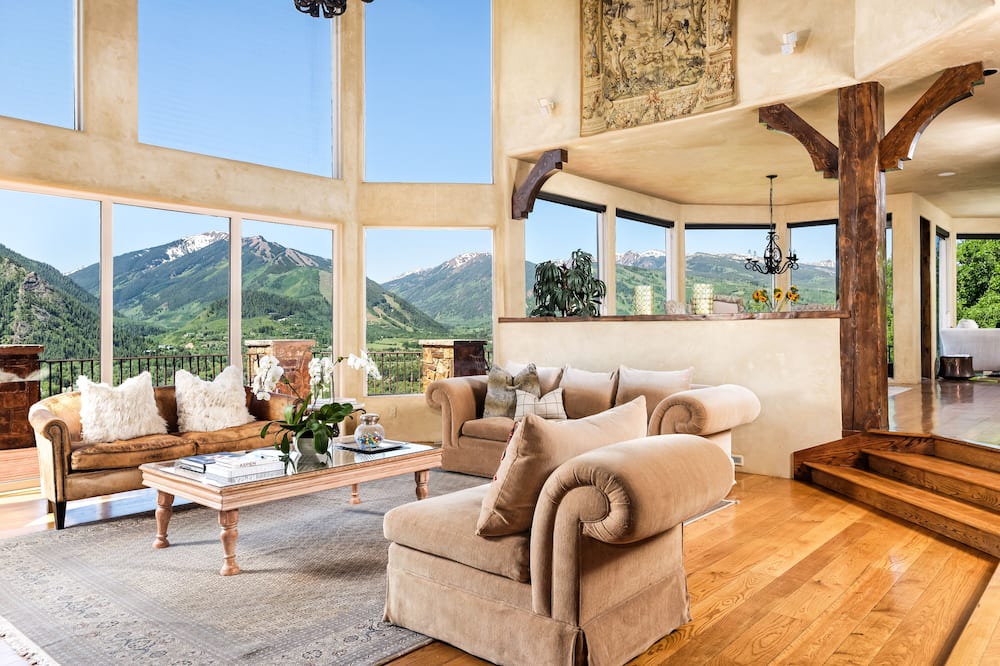 Photo of Livingroom in Red Mountain