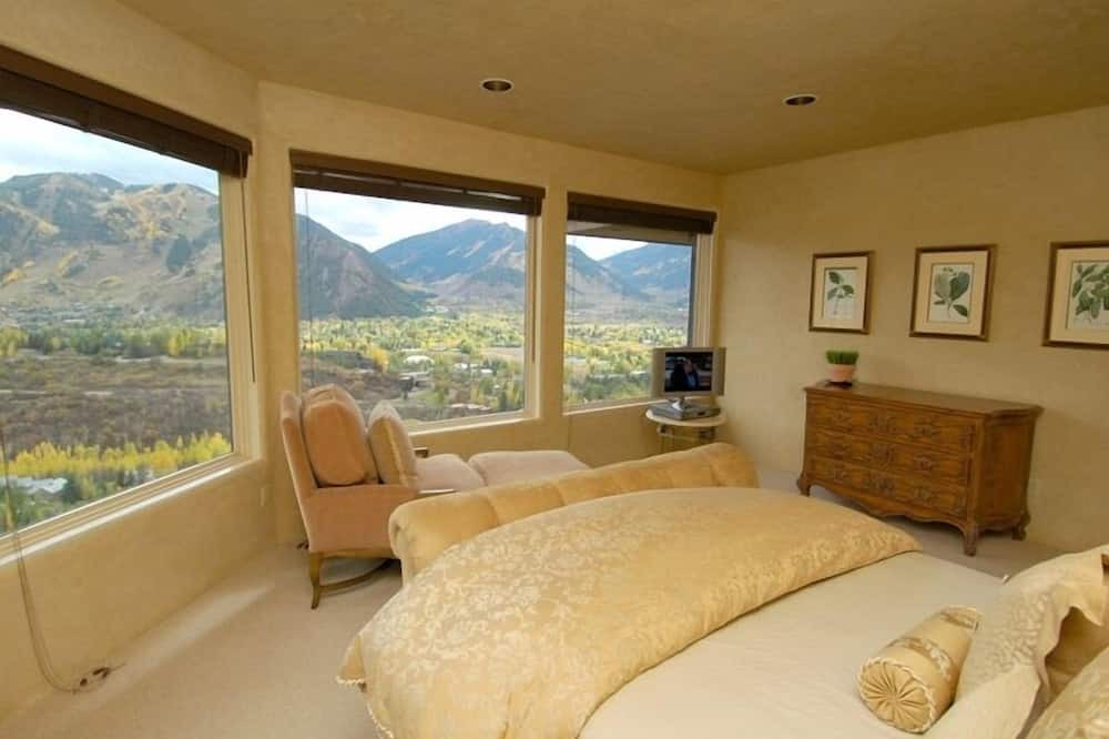 Photo of Bedroom in Red Mountain