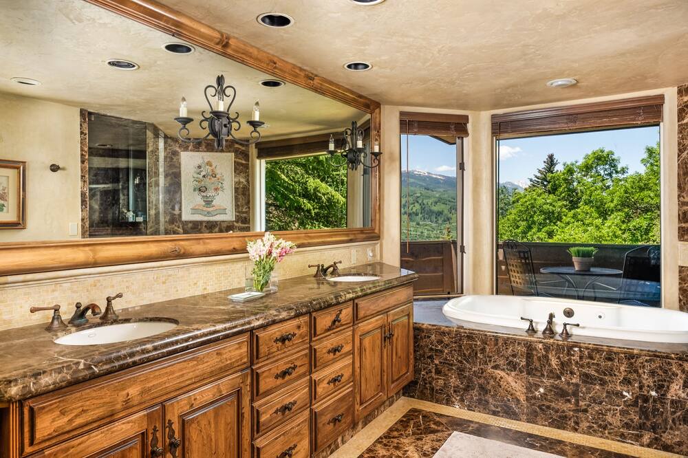 Photo of Bathroom in Red Mountain