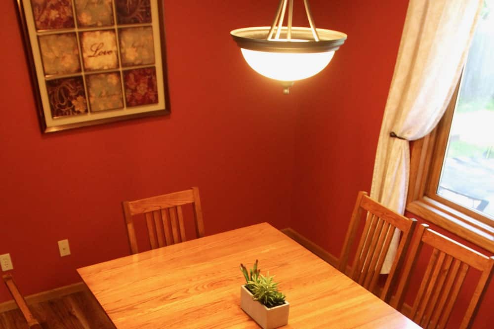 Photo of Bedroom in Troutman Park