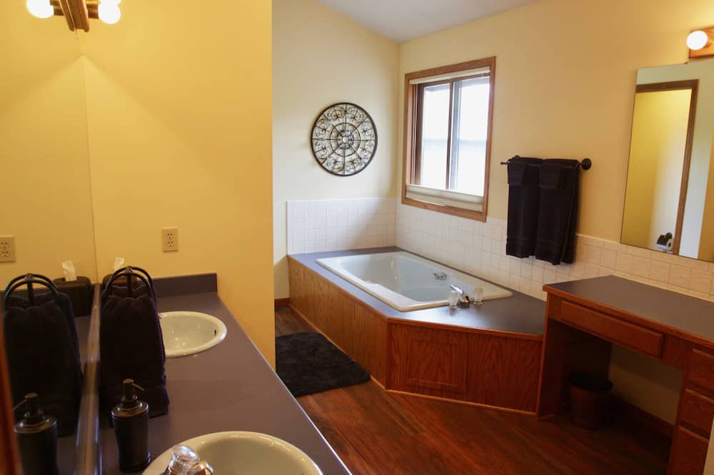 Photo of Bathroom in Troutman Park