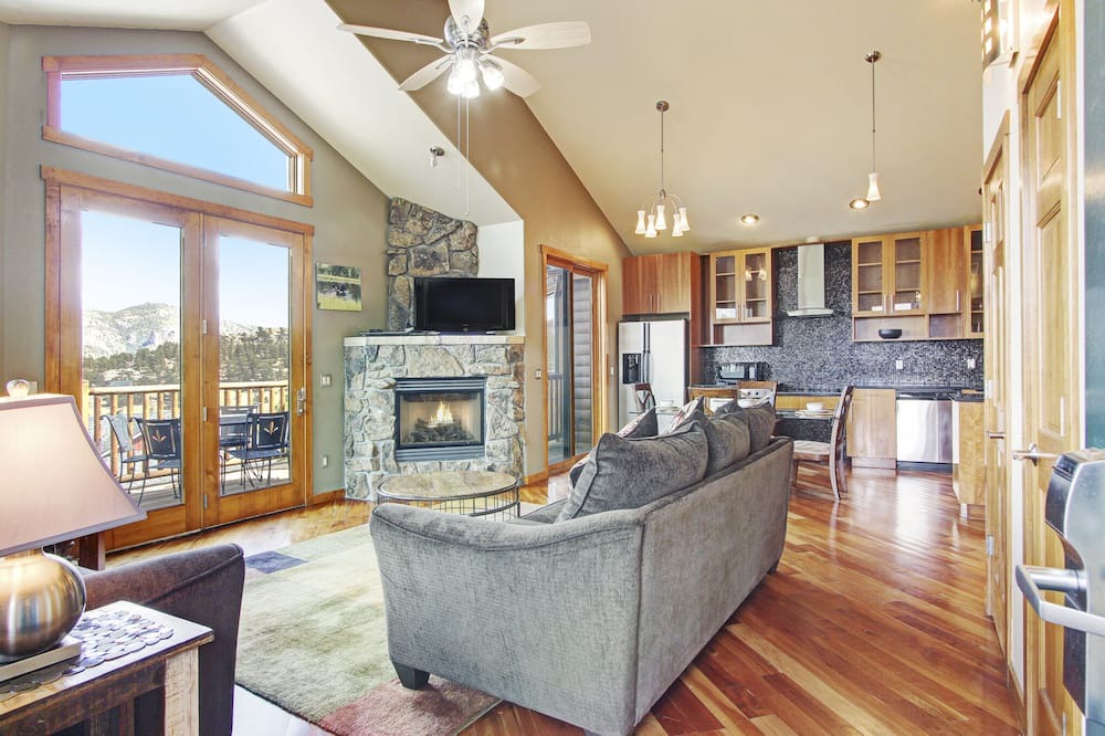 Photo of Livingroom in Estes Park