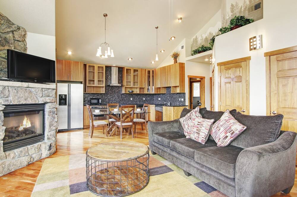 Photo of Livingroom in Estes Park