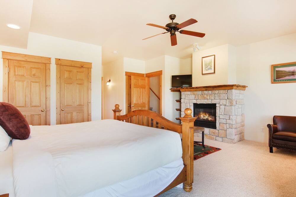 Photo of Livingroom in Estes Park